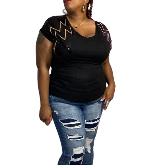 Black and Gold Zig Zag Pattern Sequin Top - Picture 2 of 4